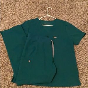 FIGS XL/XLT HUNTER GREEN SCRUB SET